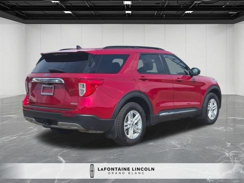 Used 2023 Ford Explorer XLT AWD/4WD image 5