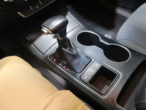 Used 2019 Kia Sorento AWD V6 image 28