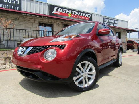 Used 2016 Nissan Juke S FWD image 1