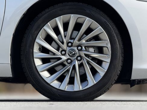 Used 2019 Lexus ES 350 Ultra Luxury image 20