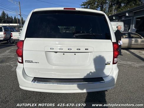 Used 2017 Dodge Grand Caravan SXT image 6
