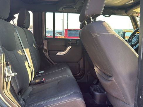 Used 2014 Jeep Wrangler Unlimited Sahara w/ Connectivity Group AWD/4WD image 11