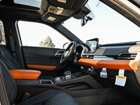 New 2025 Mitsubishi Outlander SEL image 11