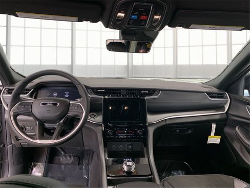 Used 2025 Jeep Grand Cherokee L Altitude image 25