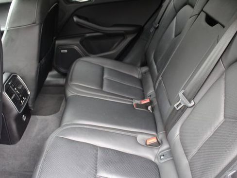 Used 2022 Porsche Macan image 5