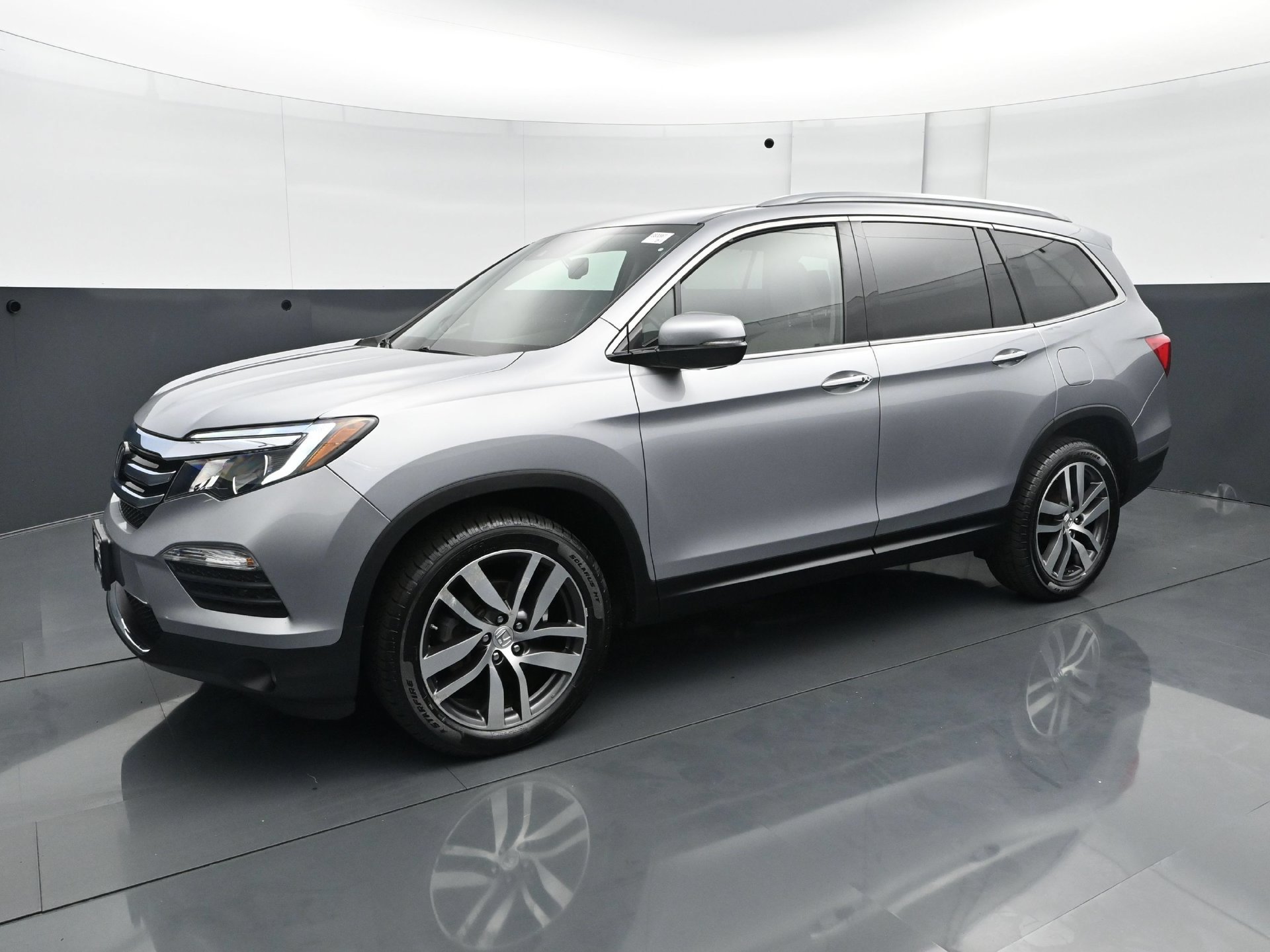 Used 2017 Honda Pilot Touring image 2