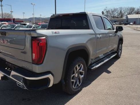 New 2026 GMC Sierra 1500 SLT image 7