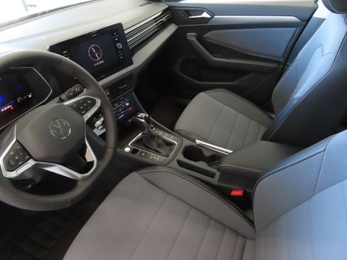 New 2026 Volkswagen Jetta SE FWD image 21