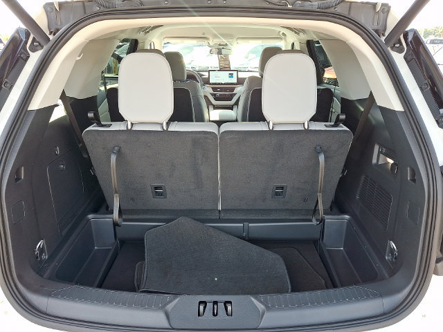 Used 2025 Ford Explorer Active w/ Active Comfort Package RWD image 28