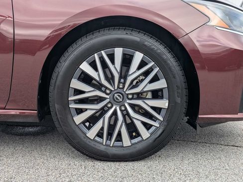 Used 2025 Nissan Altima 2.5 SV FWD image 10