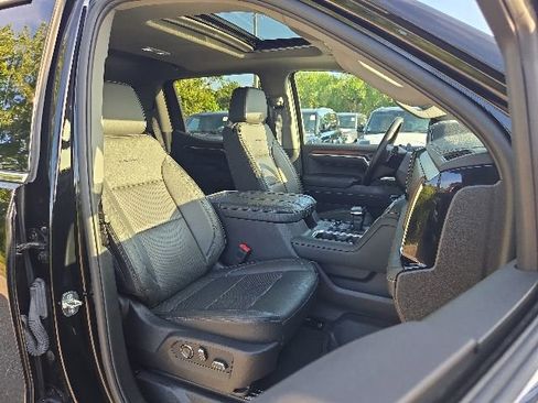 Used 2024 GMC Sierra 1500 Denali w/ Denali Reserve Package AWD/4WD image 13