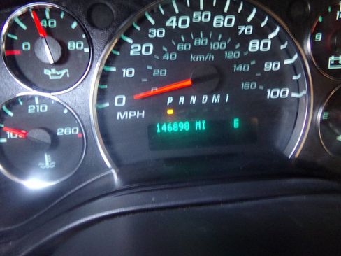 Used 2015 Chevrolet Express 2500 image 26