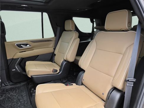 Used 2021 Chevrolet Tahoe Premier w/ Premium Package AWD/4WD image 21