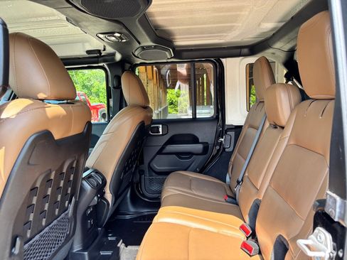 Used 2020 Jeep Wrangler Unlimited Rubicon w/ Cold Weather Group AWD/4WD image 14