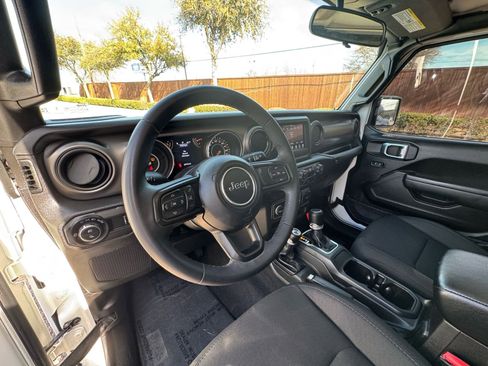 Used 2023 Jeep Gladiator Sport image 21