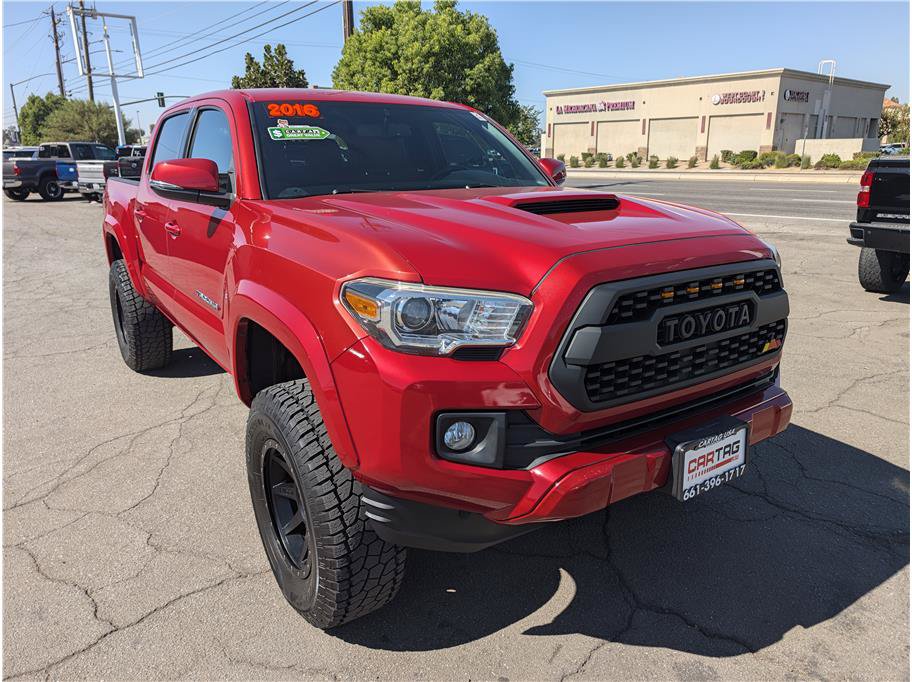 Used 2016 Toyota Tacoma TRD Sport w/ Towing Package RWD image 3