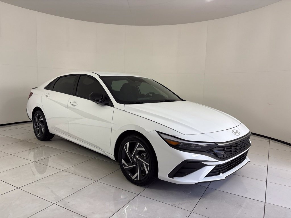 Certified 2025 Hyundai Elantra SEL FWD image 7