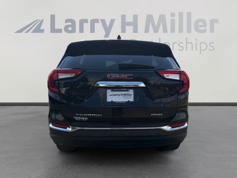 Used 2024 GMC Terrain SLT AWD/4WD image 4