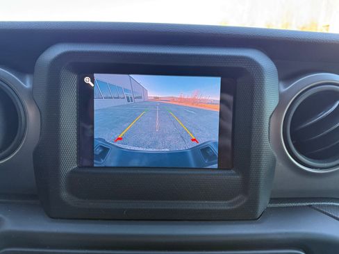 Used 2021 Jeep Gladiator Sport image 30