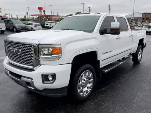Used 2016 GMC Sierra 2500 Denali w/ Suspension Package, Off-Road AWD/4WD image 5