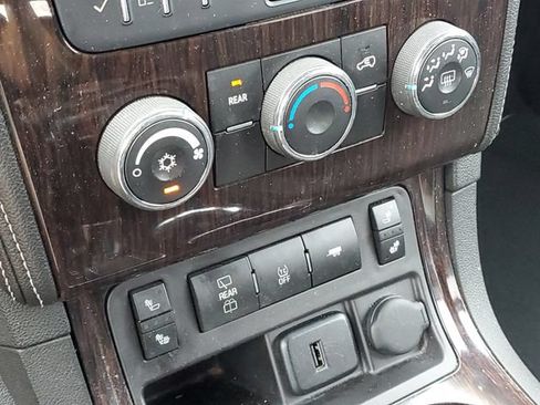 Used 2017 Chevrolet Traverse LT w/ Style and Technology Package FWD image 15