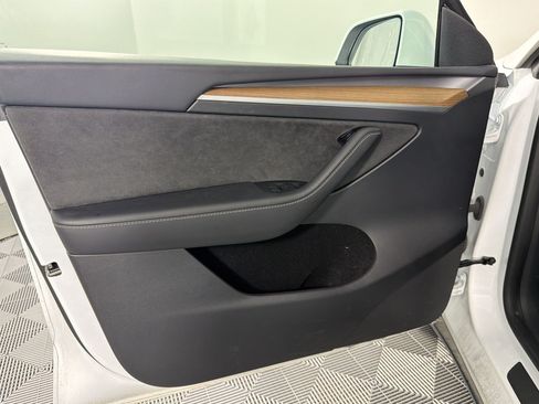 Used 2023 Tesla Model Y 2WD image 22