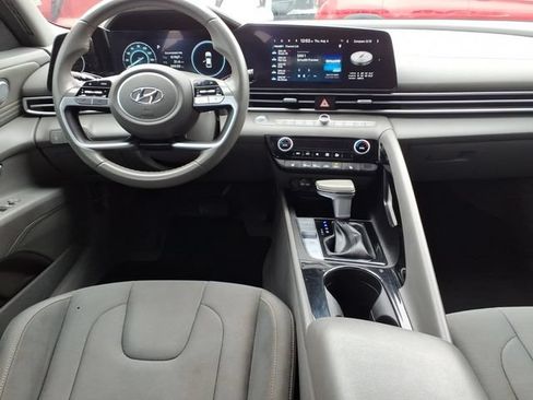 Used 2023 Hyundai Elantra SEL w/ Convenience Package FWD image 10