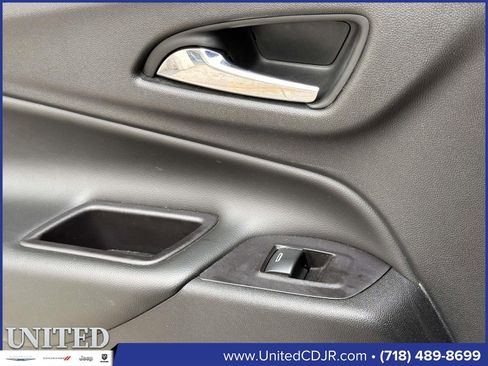 Used 2021 Chevrolet Equinox LT image 18