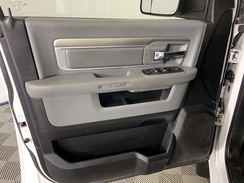 Used 2014 RAM 1500 Classic SLT w/ Luxury Group image 17