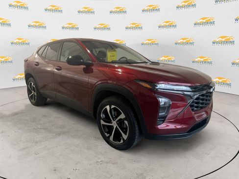 Used 2024 Chevrolet Trax RS w/ Driver Confidence Package image 7