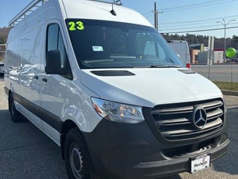 Used 2021 Mercedes-Benz Sprinter 2500 image 2
