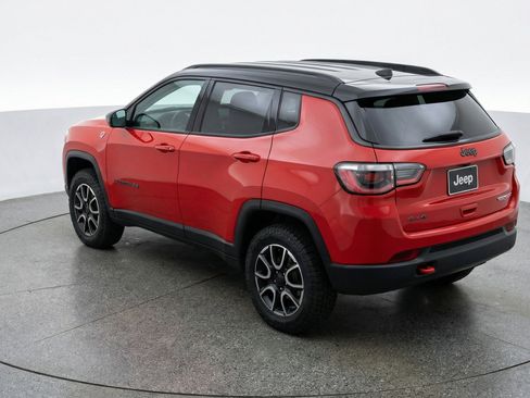 Used 2025 Jeep Compass Trailhawk AWD/4WD image 6