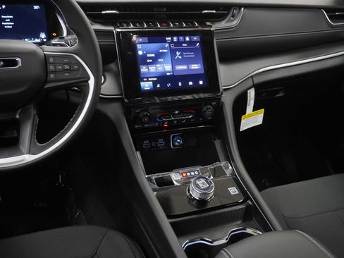 New 2026 Jeep Grand Cherokee Laredo AWD/4WD image 18