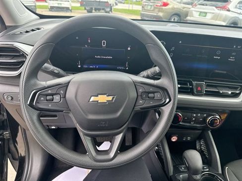 Used 2025 Chevrolet TrailBlazer LT AWD/4WD image 15