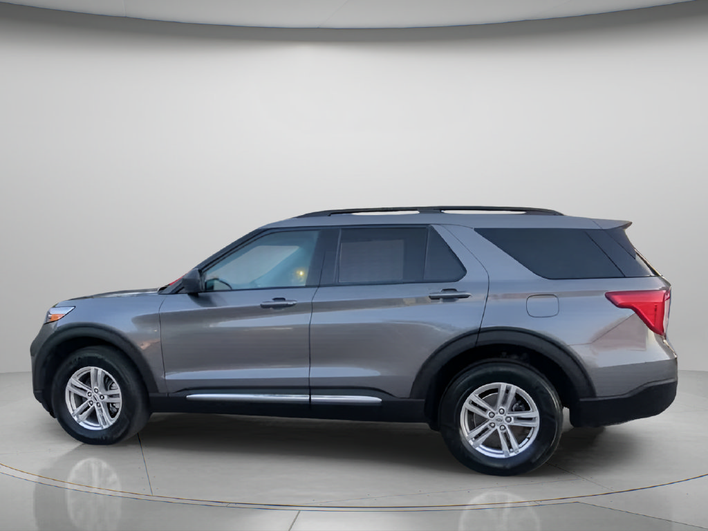 Used 2023 Ford Explorer XLT AWD/4WD image 17