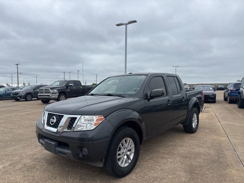 Used 2015 Nissan Frontier SV RWD image 6