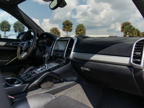 Used 2015 Porsche Cayenne Turbo AWD/4WD image 19