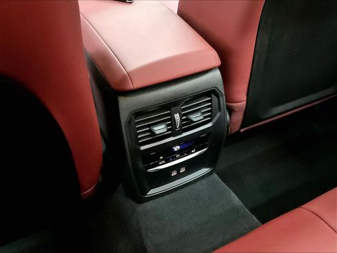 Used 2025 BMW 330i Sedan w/ M Sport Package RWD image 36