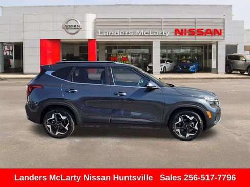 Used 2025 Kia Seltos EX w/ EX Sunroof Package FWD image 2
