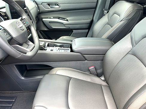New 2026 Nissan Pathfinder SL w/ SL Premium Package FWD image 10
