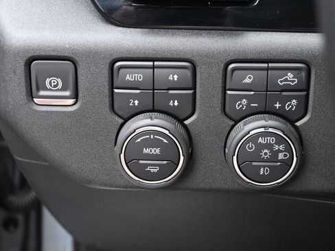 Used 2025 Chevrolet Silverado 1500 High Country w/ High Country Premium Package AWD/4WD image 15