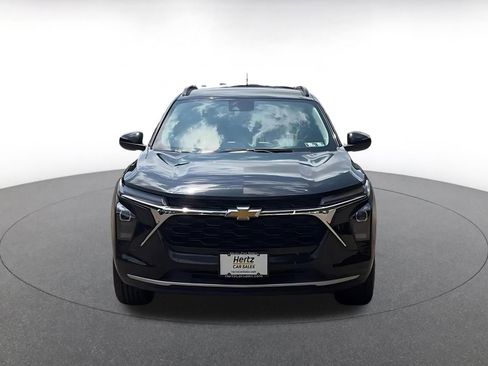 Used 2025 Chevrolet Trax LT FWD image 4