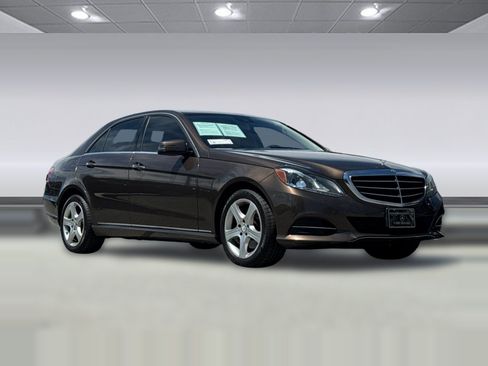 Used 2015 Mercedes-Benz E 250 BlueTEC 4MATIC Sedan image 7