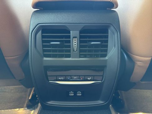 Used 2024 BMW 330i Sedan w/ Convenience Package RWD image 12