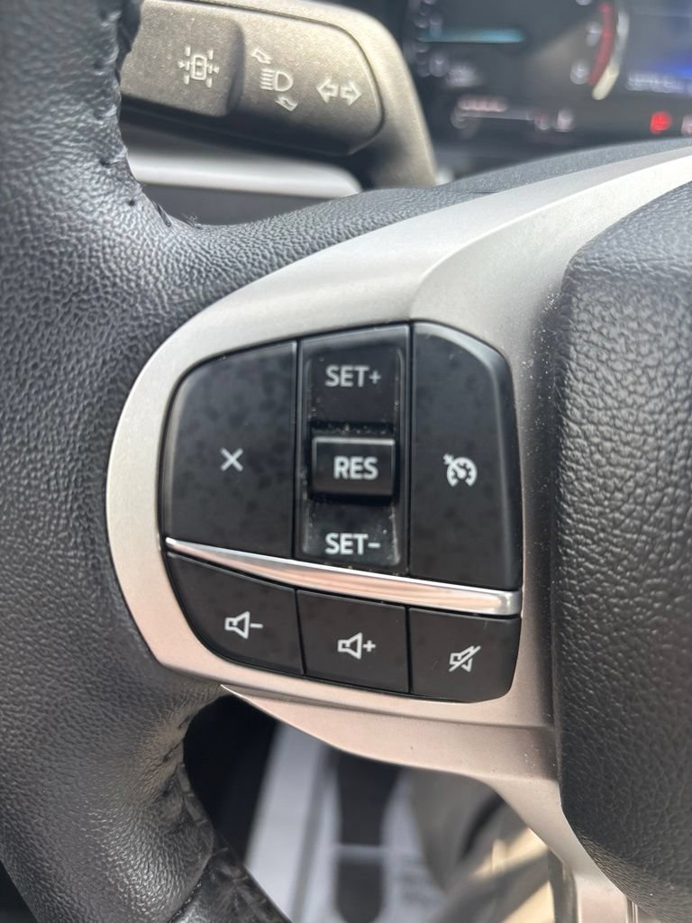 Used 2024 Ford Explorer XLT w/ Equipment Group 202A AWD/4WD image 28