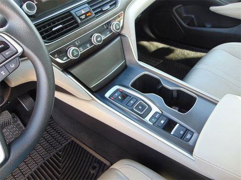 Used 2018 Honda Accord EX image 14