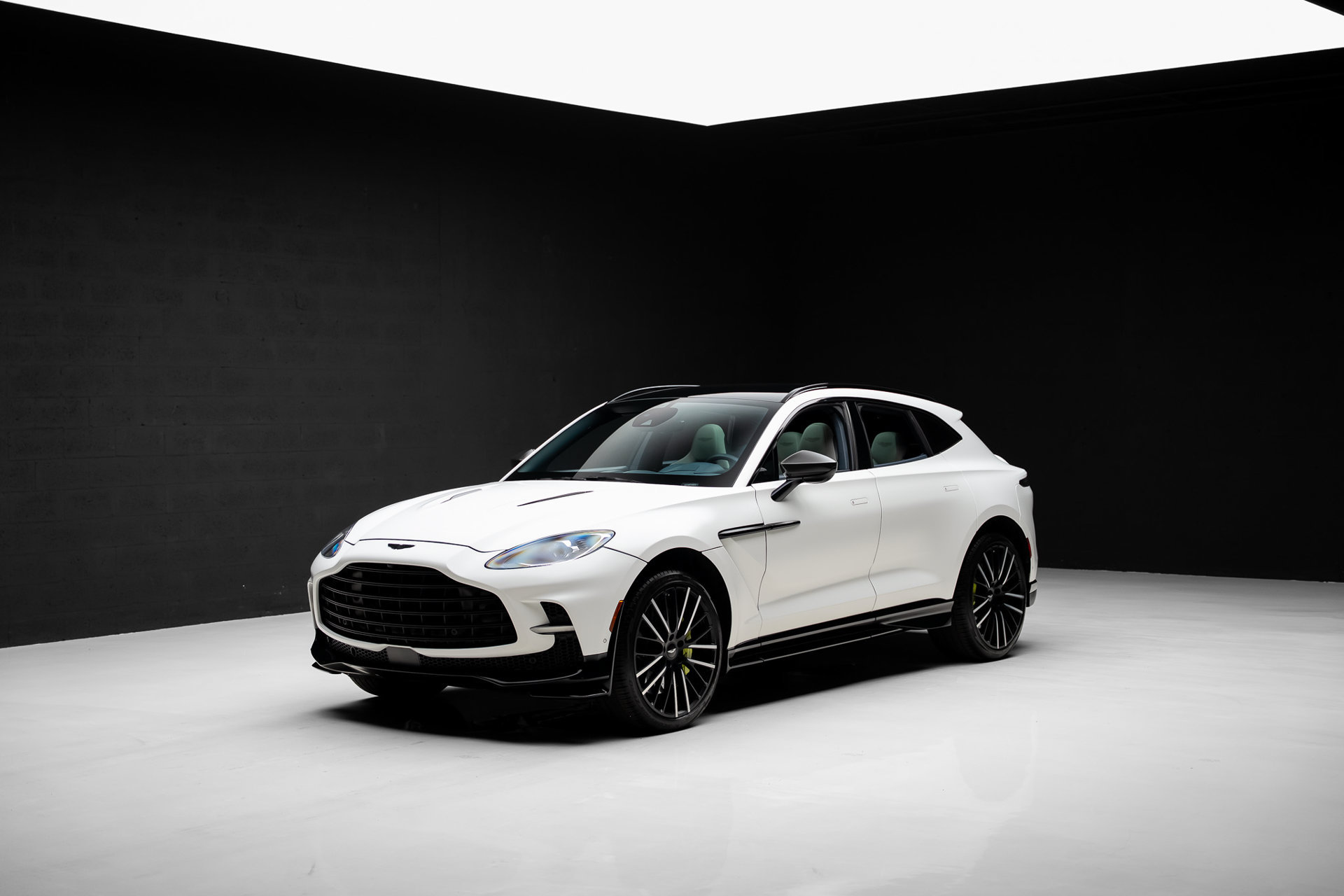 Used 2023 Aston Martin DBX 707 AWD/4WD image 4
