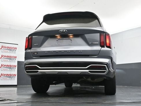 Used 2021 Kia Sorento EX image 19