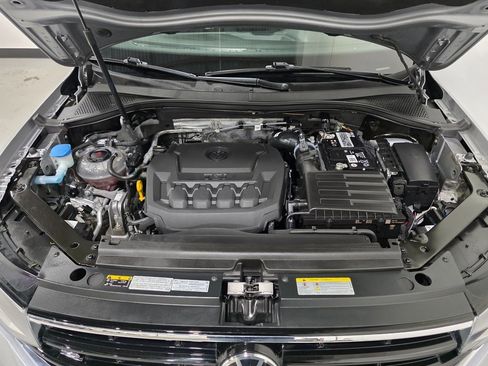 Used 2022 Volkswagen Tiguan SE R-Line image 11