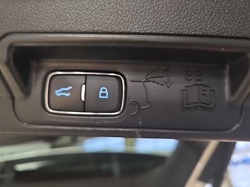 Used 2022 Ford Explorer XLT w/ Equipment Group 202A image 28